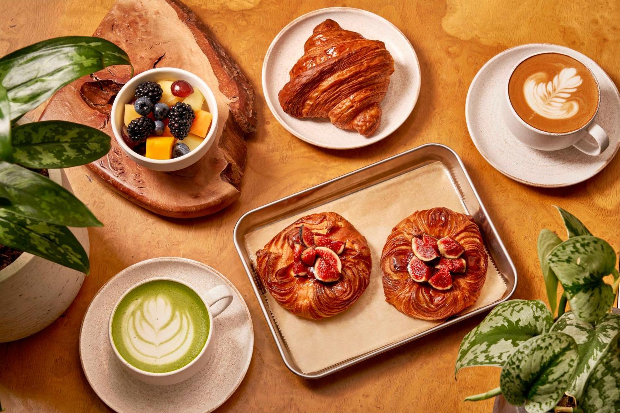 1 Hotel Copenaghen Esterno foto A selection of pastries and coffee at a café